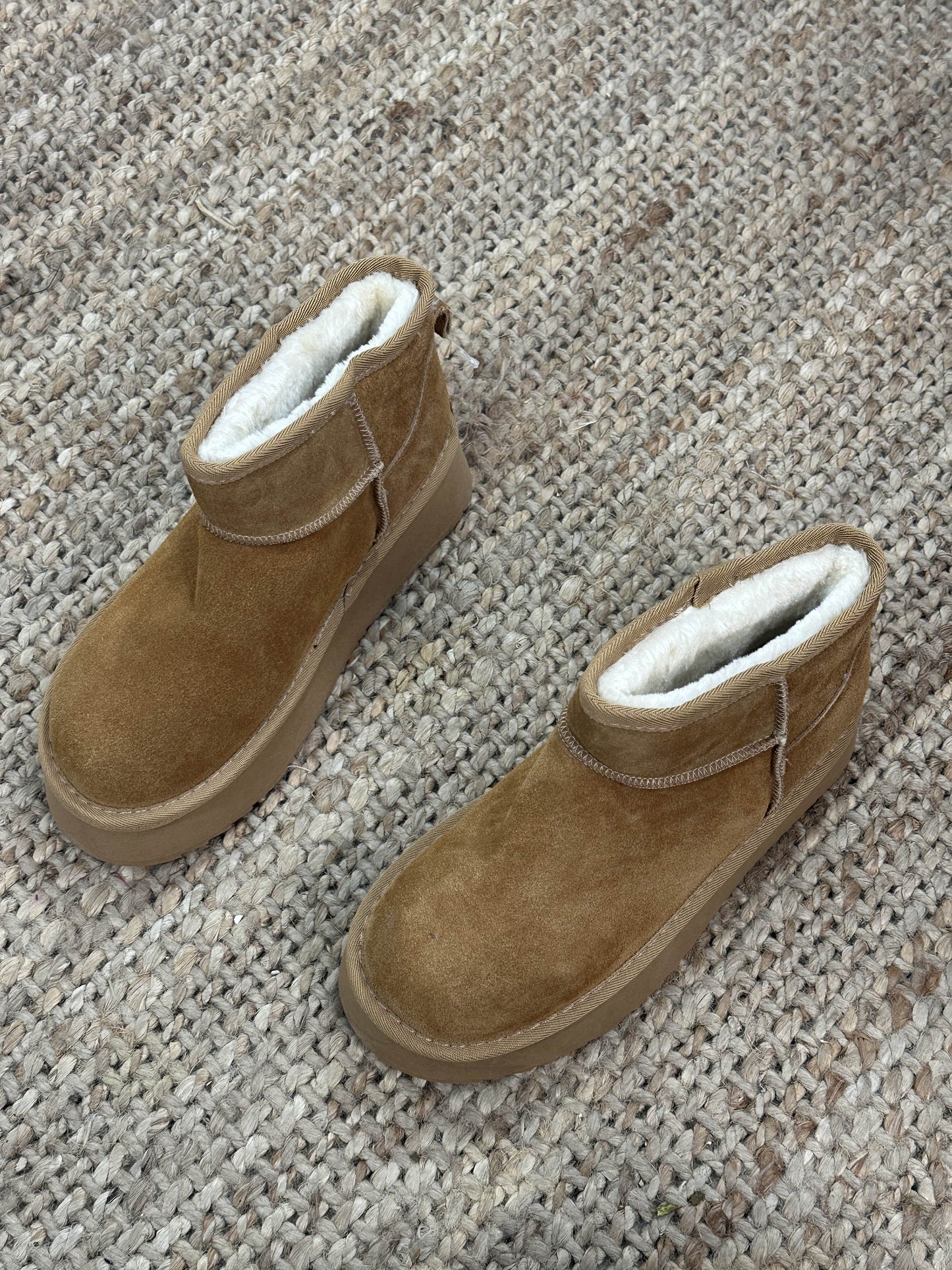 BOTA PLATAFORMA DE COURO