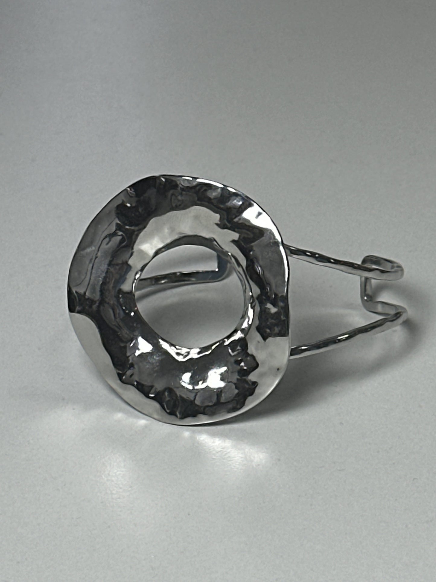 BRAZALETE CÍRCULO RELIEVE