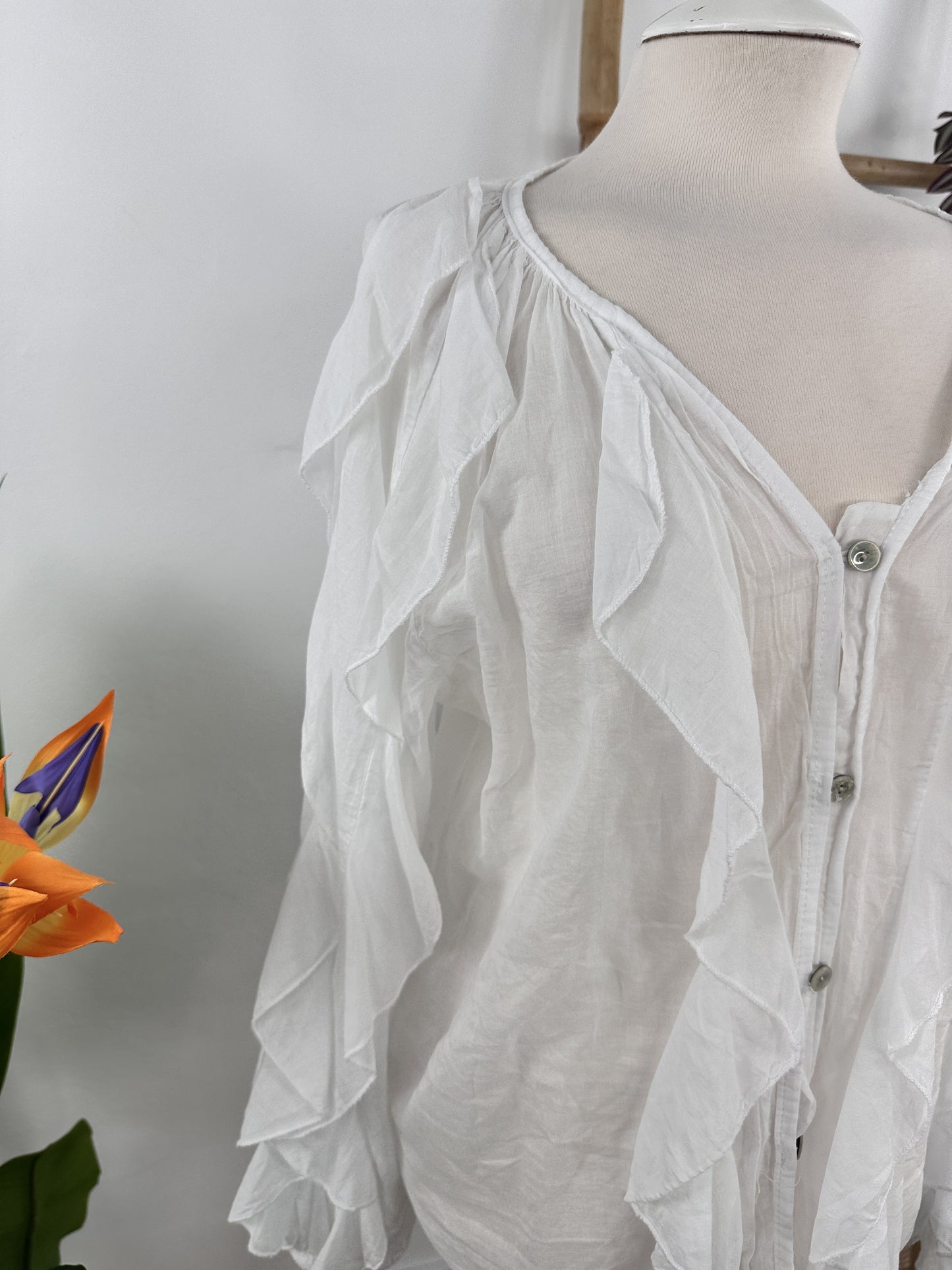 CAMISA VOLANTES LATERALES