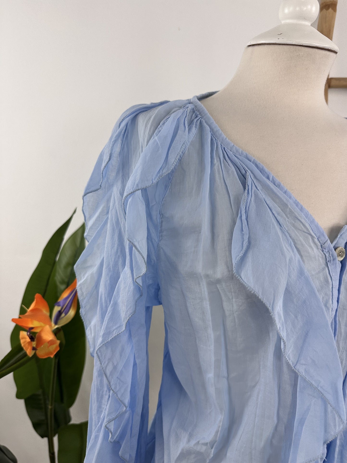 CAMISA VOLANTES LATERALES
