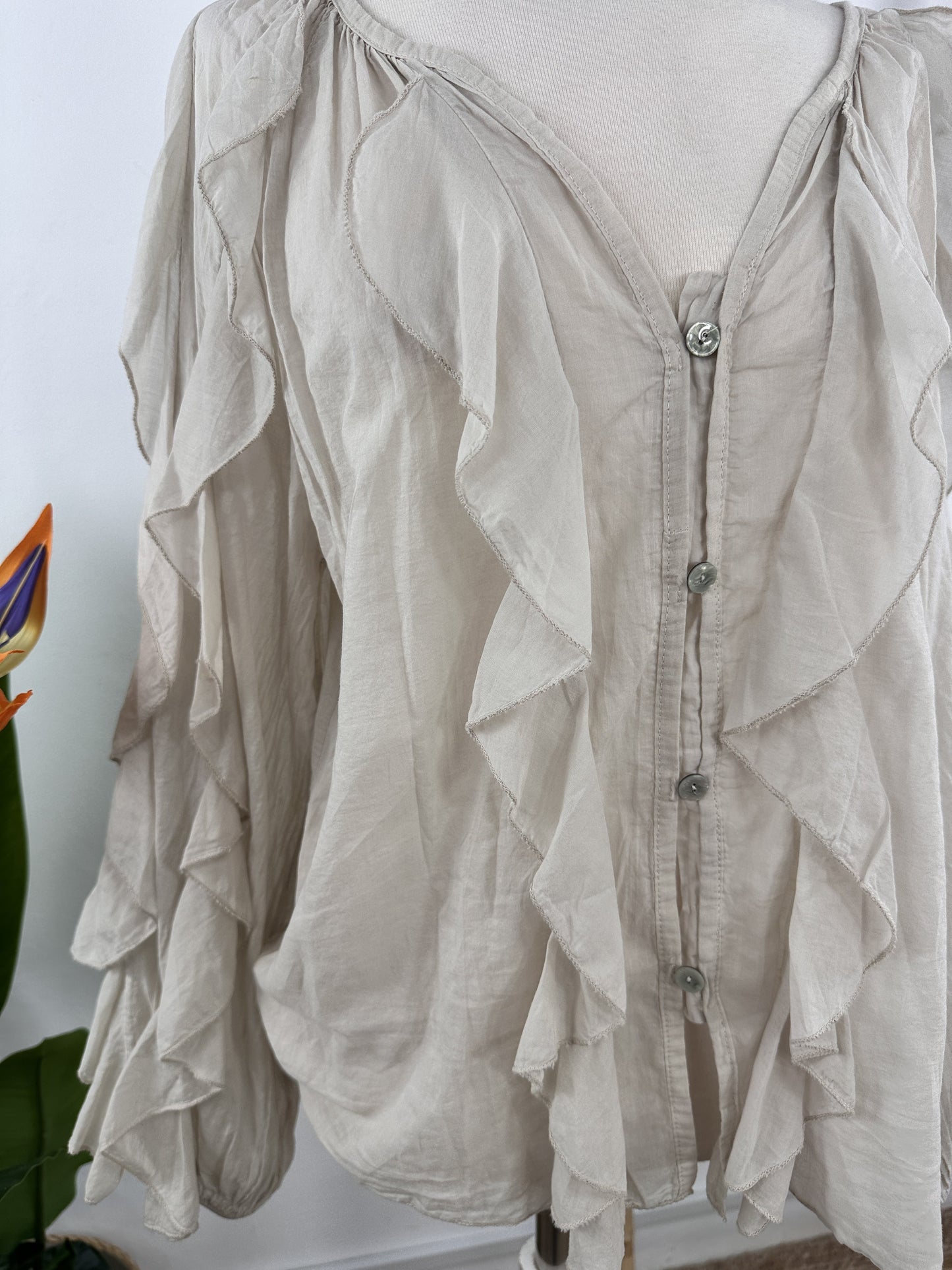 CAMISA VOLANTES LATERALES