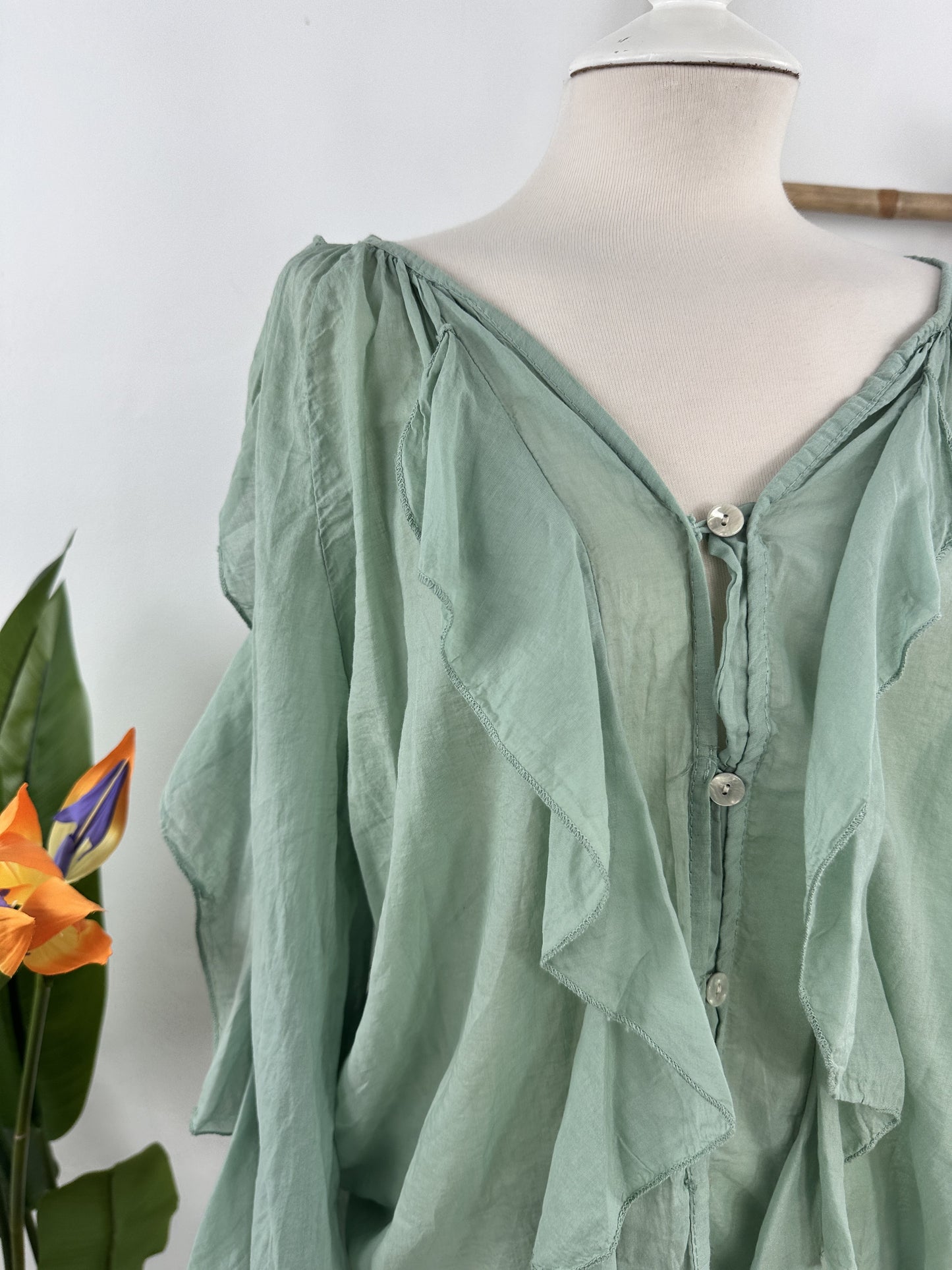 CAMISA VOLANTES LATERALES