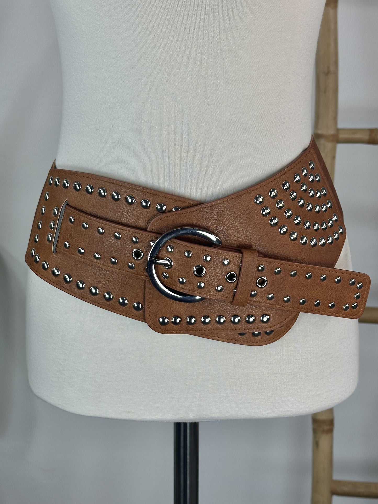 CINTURÓN FAJÍN TACHAS ANCHO