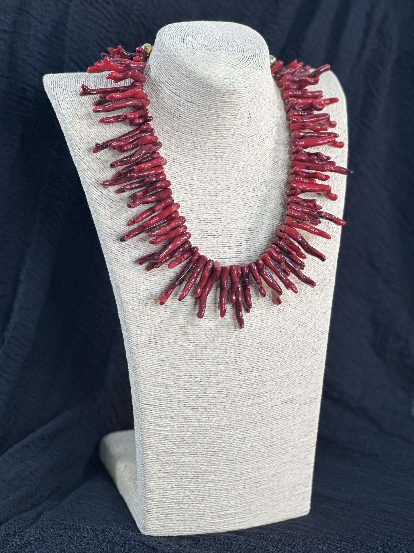 COLAR SIMPLES DE CORAL