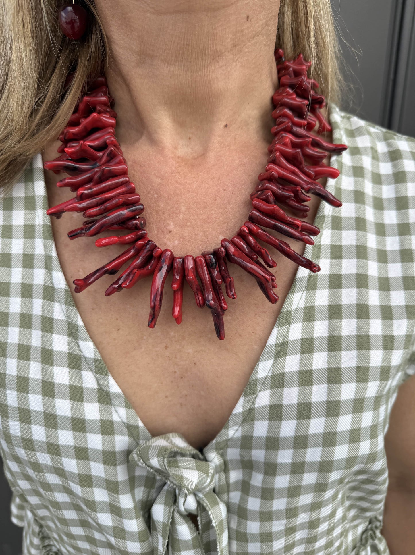 COLAR SIMPLES DE CORAL