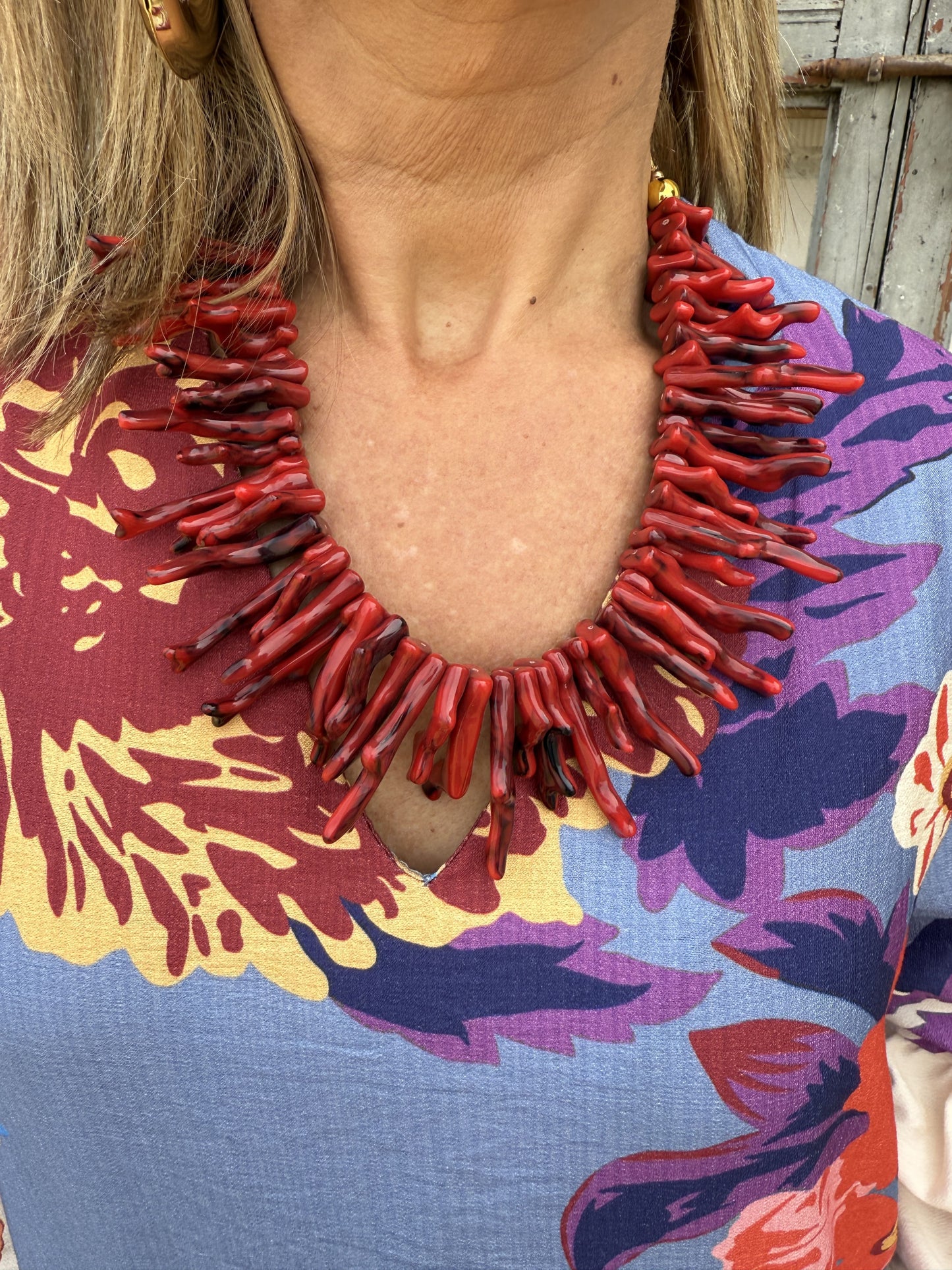 COLAR SIMPLES DE CORAL