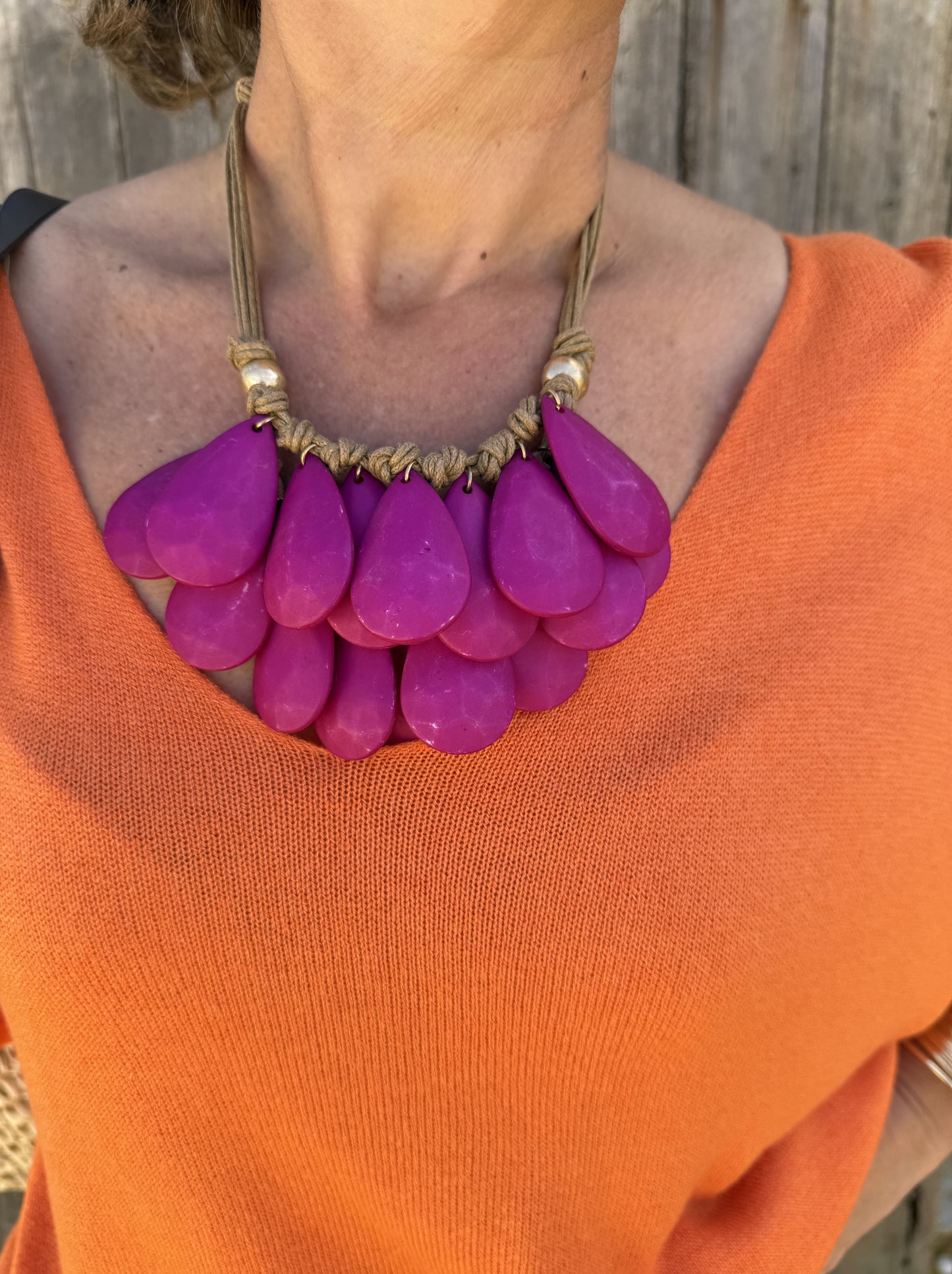 WOODEN PETAL NECKLACE