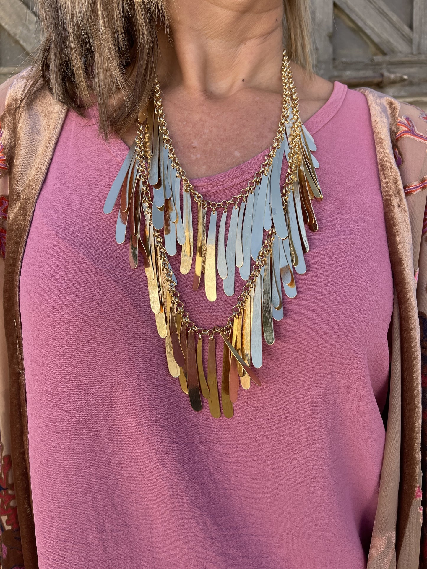 COLLAR PLUMA DORADO
