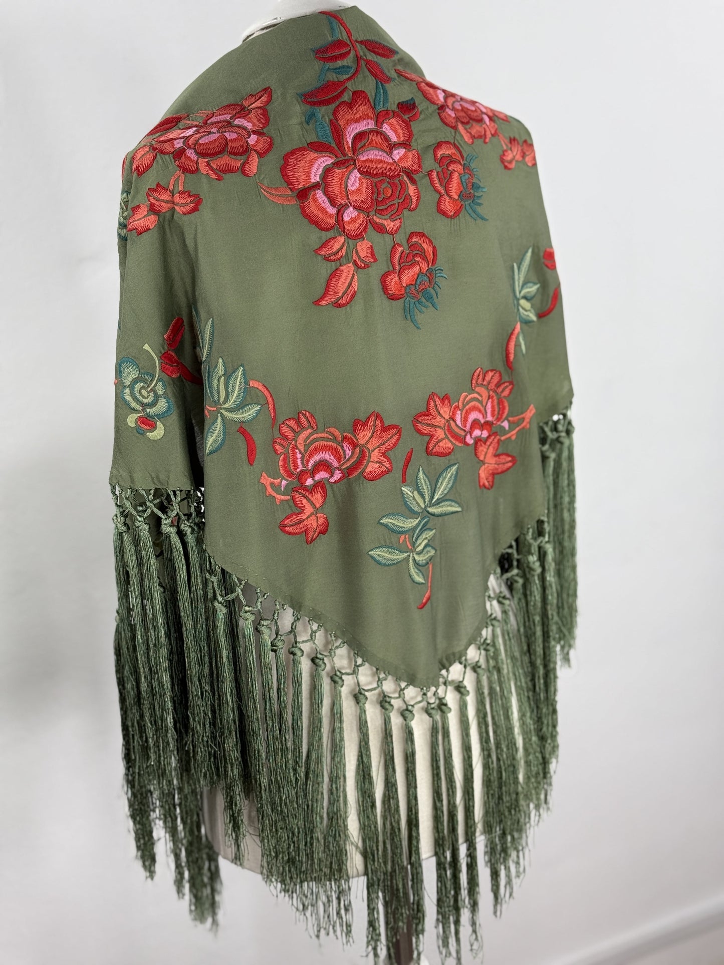 MANTÓN UTRERA