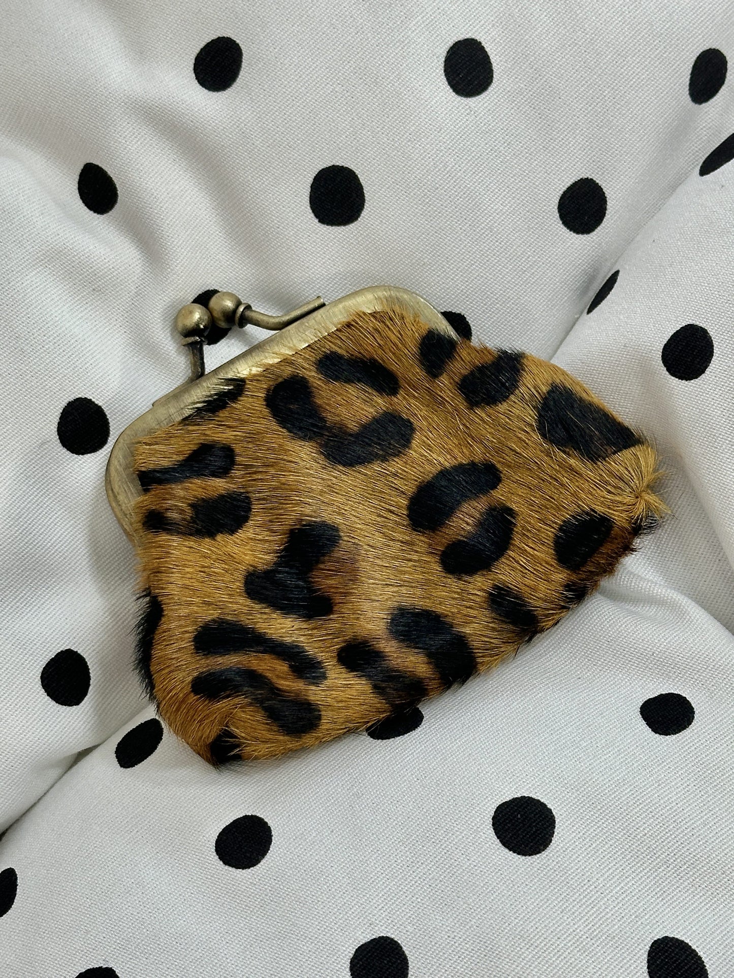 Bolsa de couro com estampa de leopardo