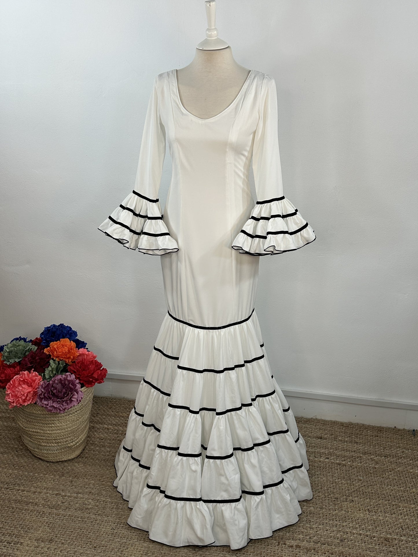 TRAJE CANASTERO LISO