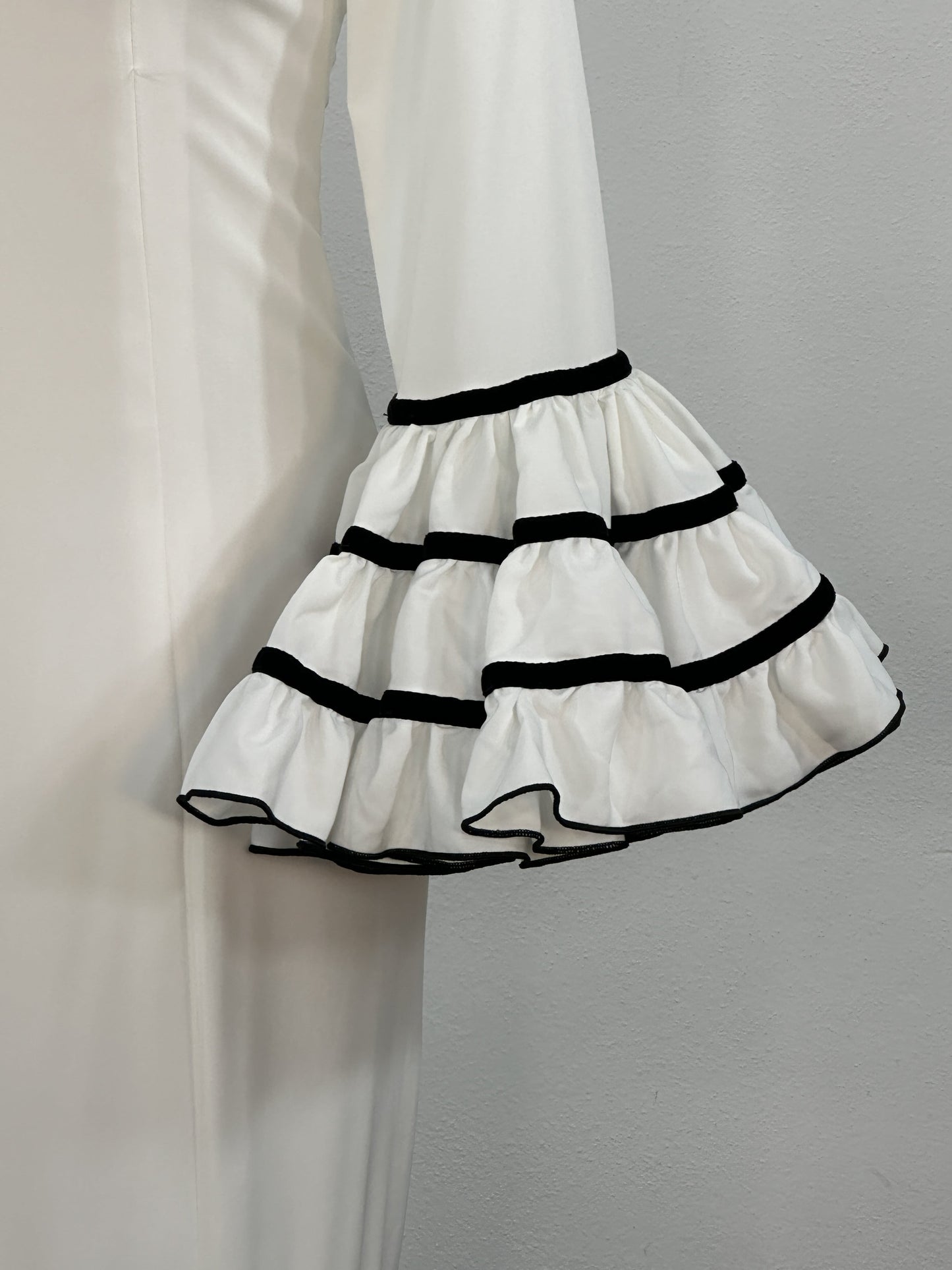 TRAJE CANASTERO LISO