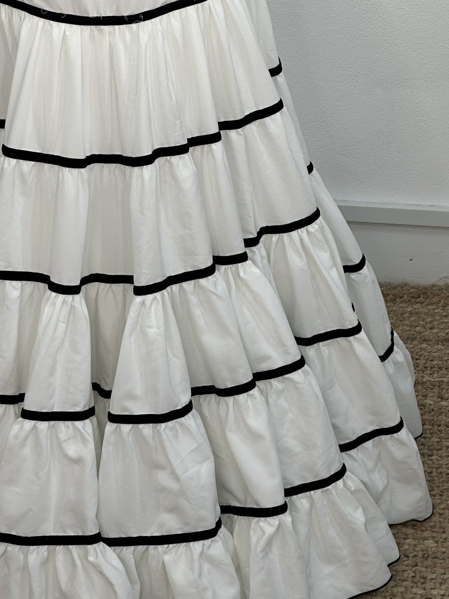 TRAJE CANASTERO LISO