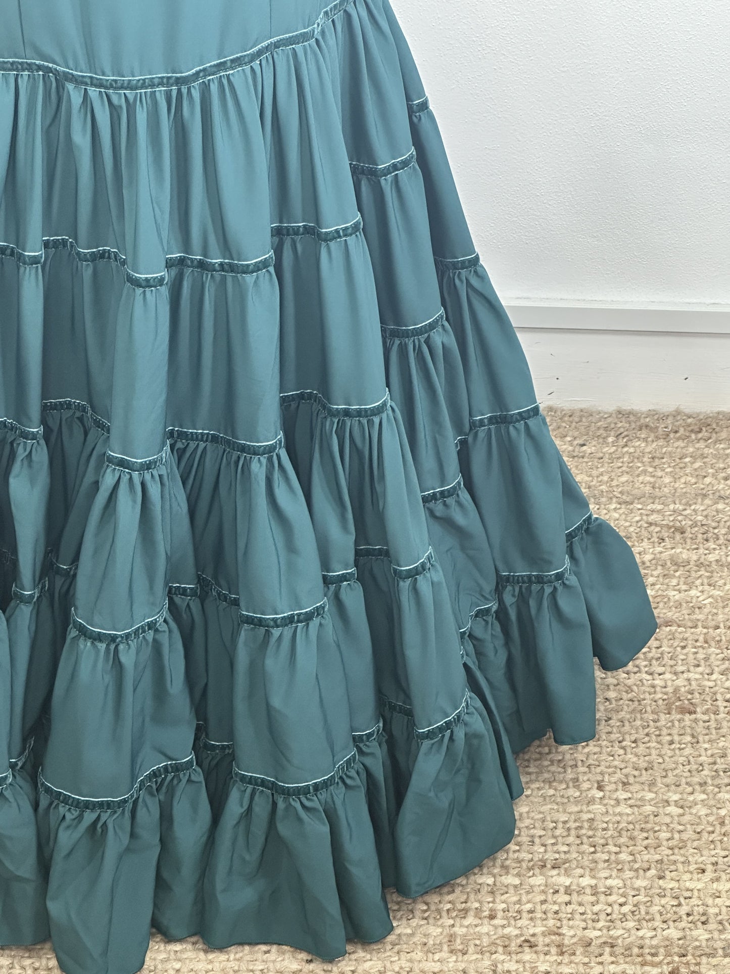 TRAJE CANASTERO LISO