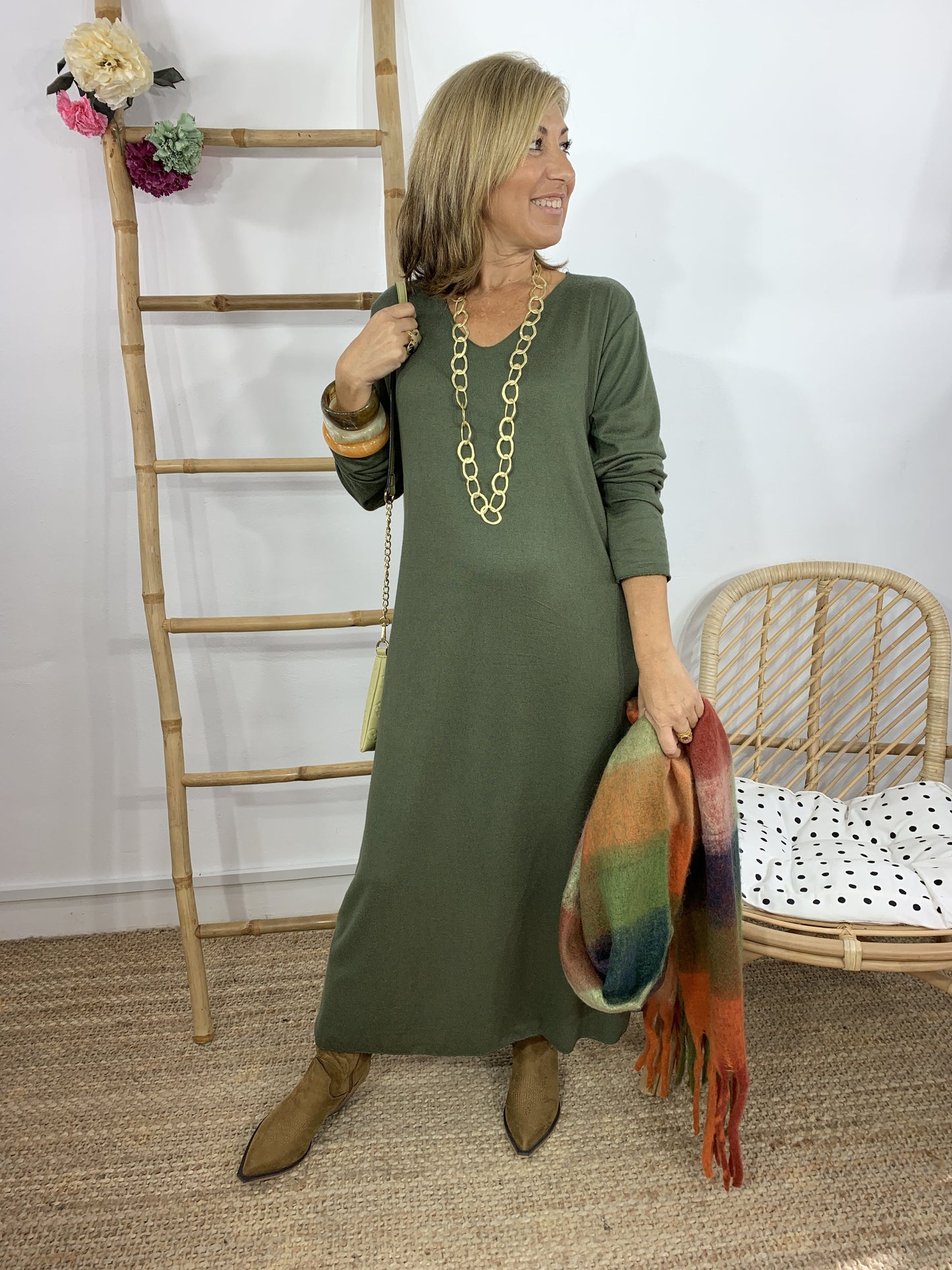VESTIDO BÁSICO DE MALHA CURVADAS