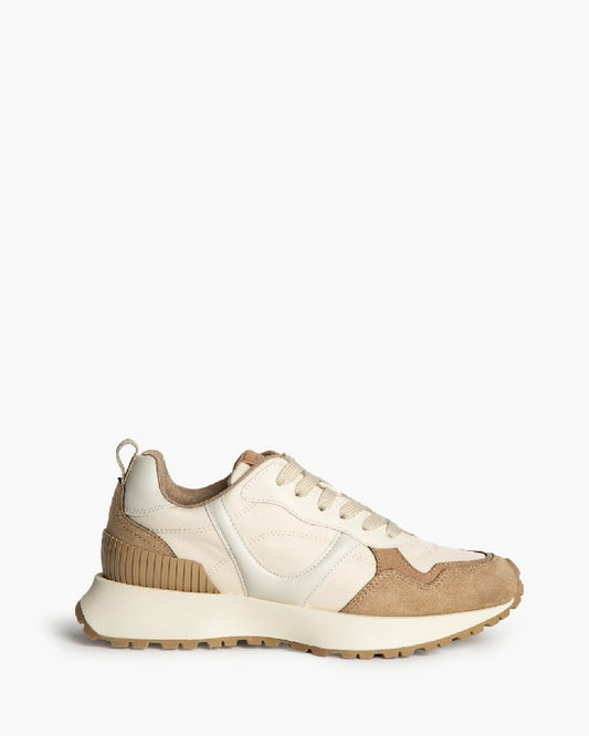 ZAPATILLA DEPORTIVA TALÓN ENGOMADO