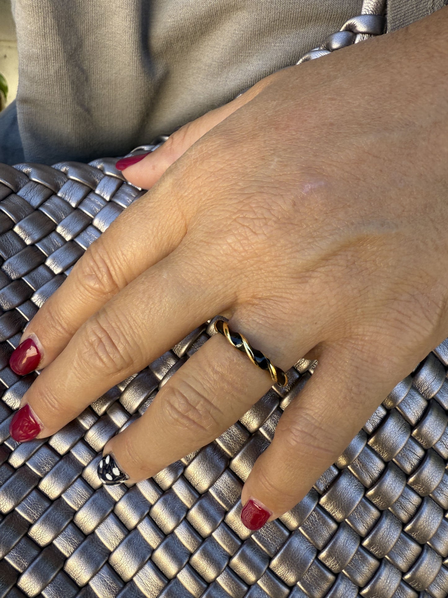 ANILLO ESMALTADO TRENZADO