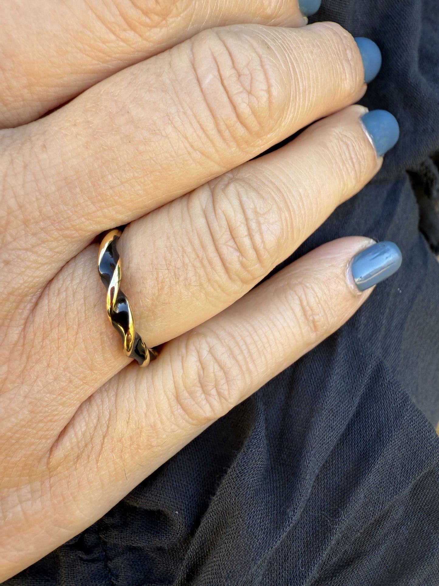 ANILLO ESMALTADO TRENZADO