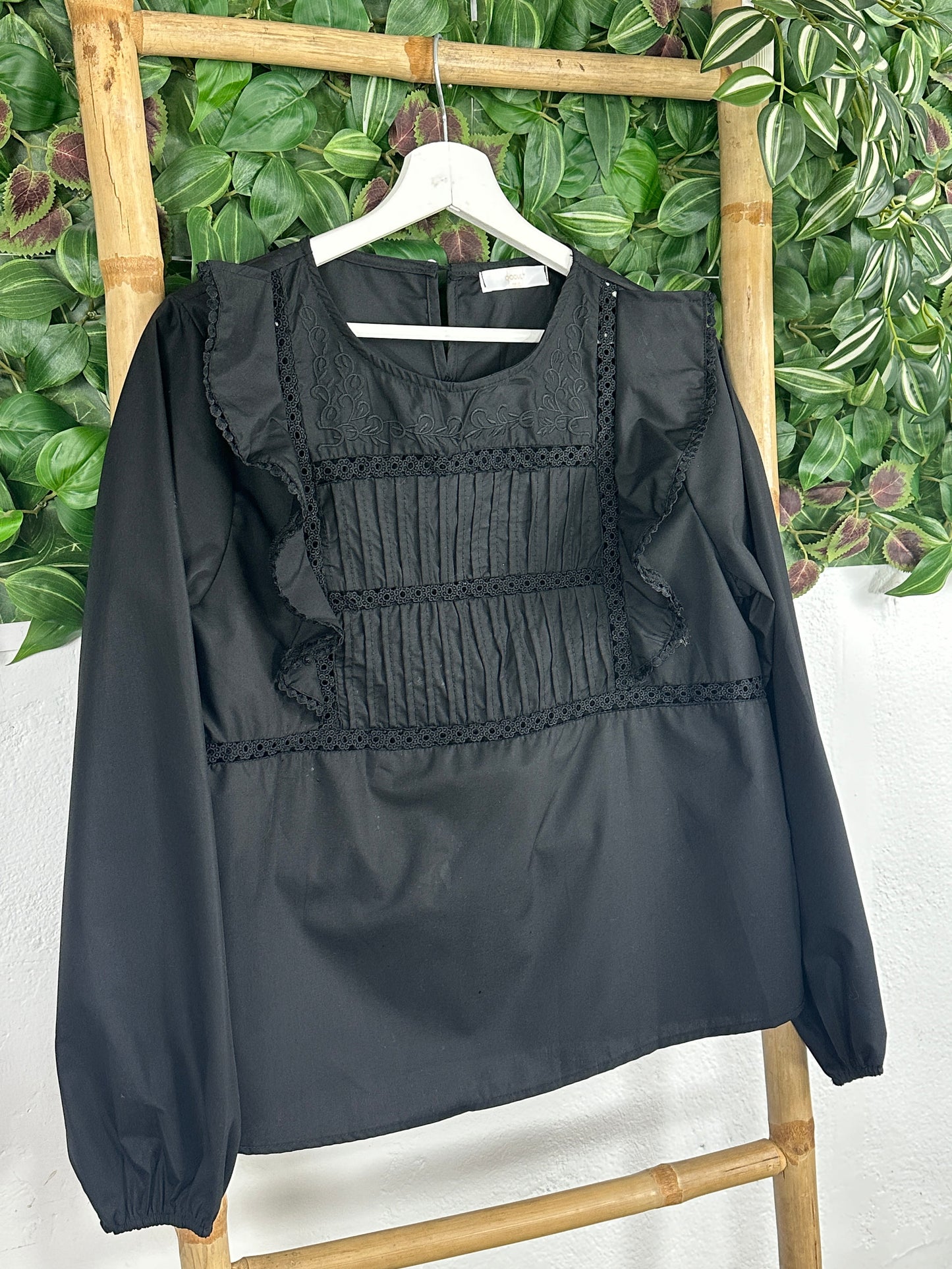 BLUSA VOLANTE PUNTILLA