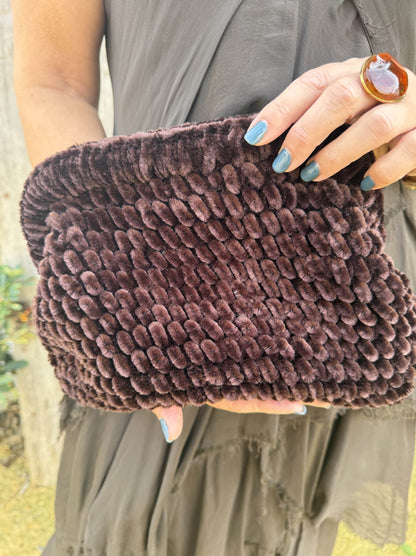 BOLSO CLUNCH CHENILLA