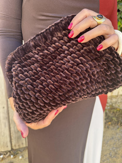 BOLSO CLUNCH CHENILLA