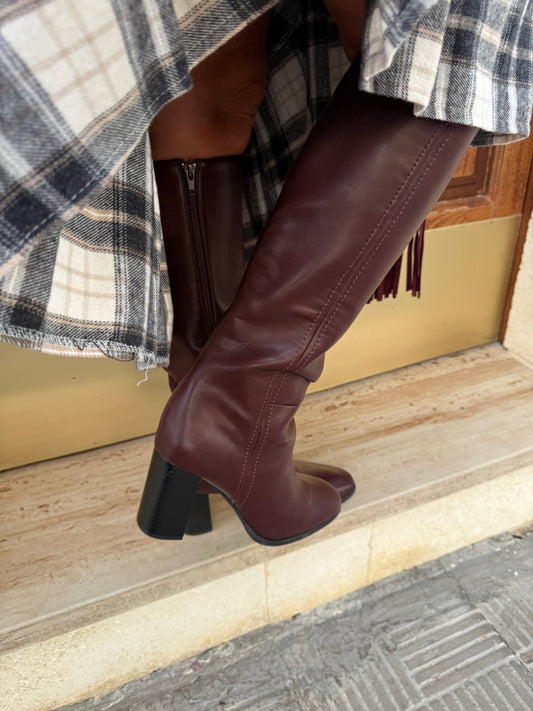 BOTA TACÓN ALTO