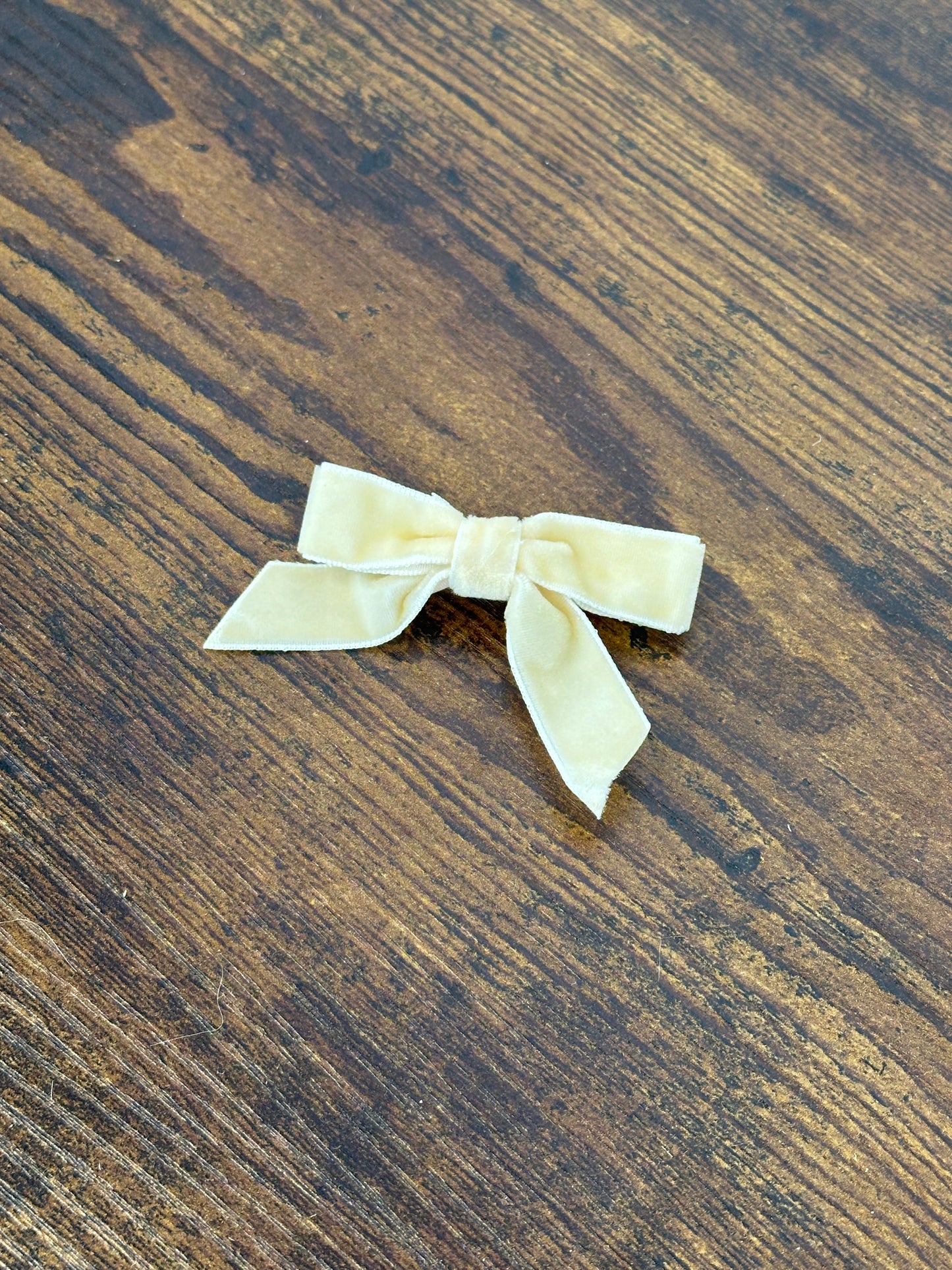 BROCHE LAZO TERCIOPELO