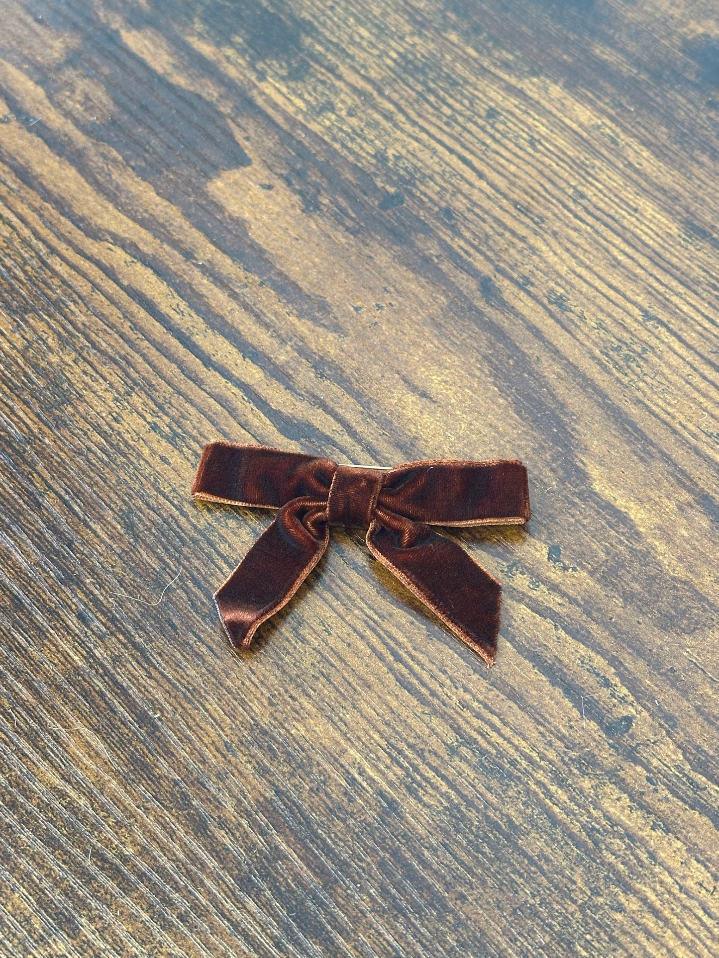 BROCHE LAZO TERCIOPELO