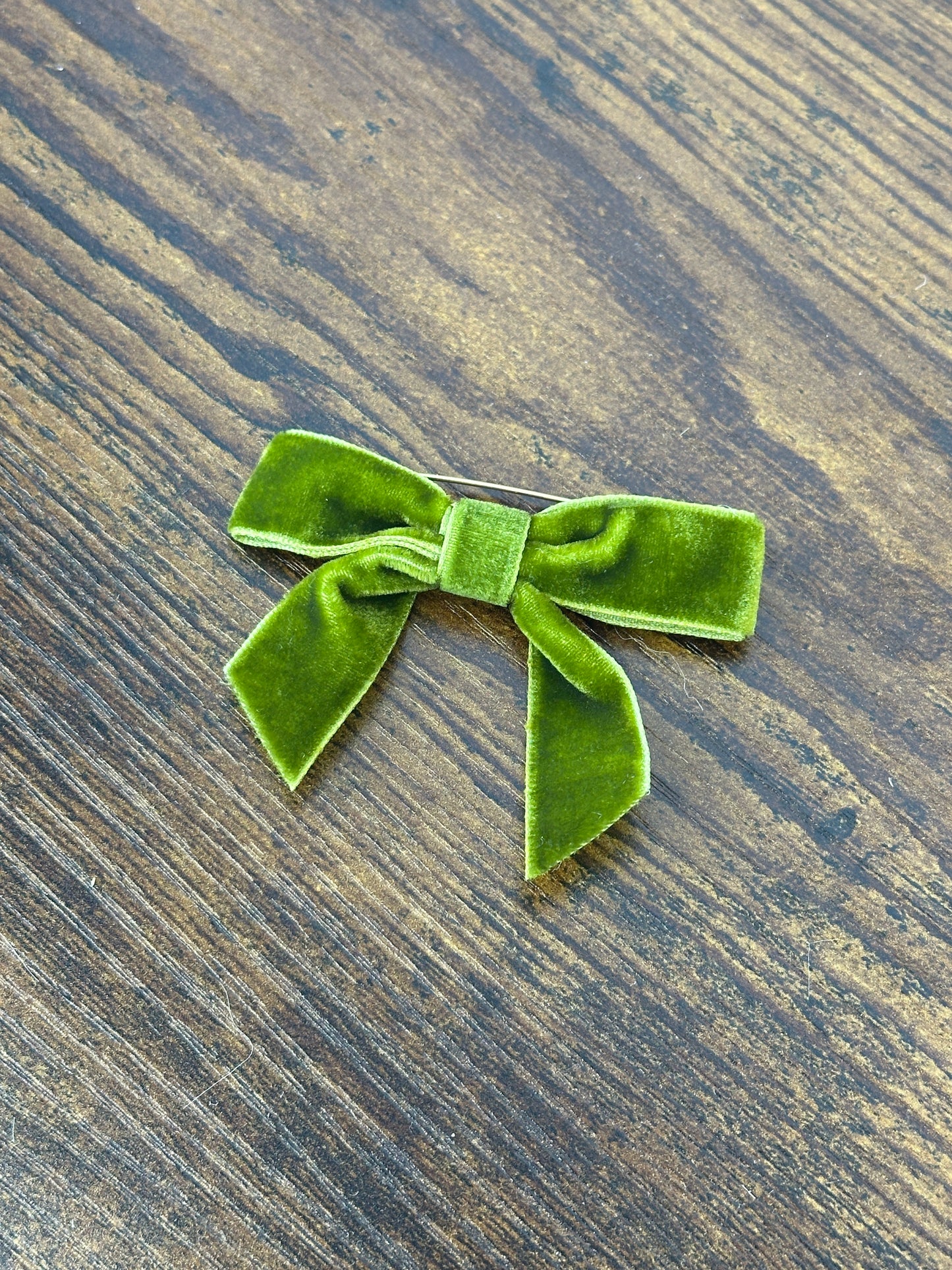 BROCHE LAZO TERCIOPELO