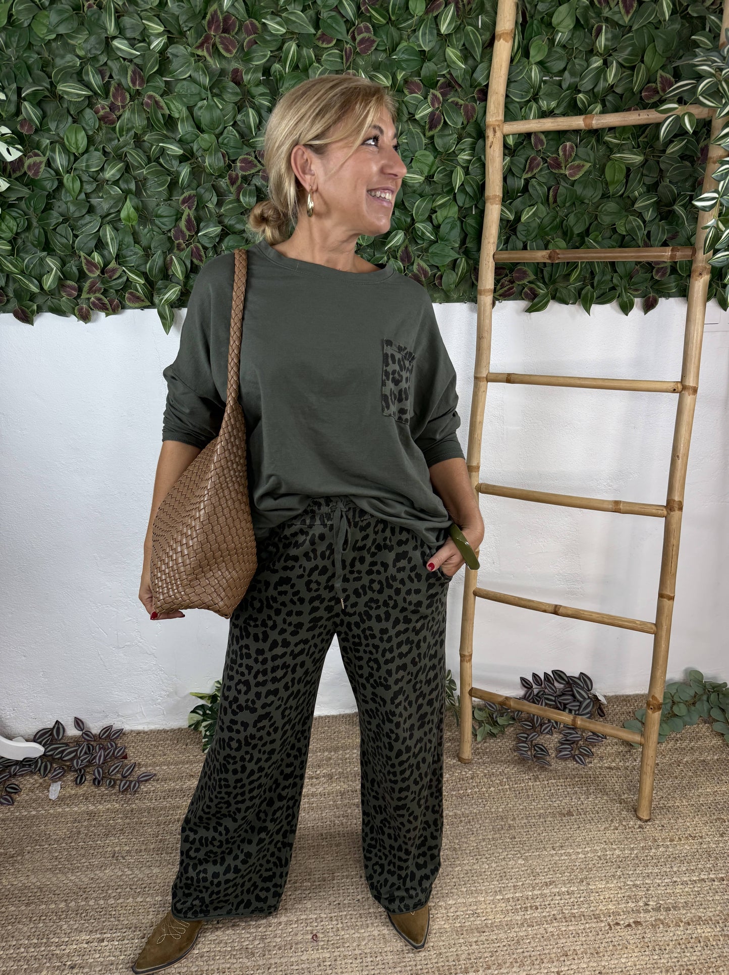 CAMISETA BOLSILLO LEOPARDO