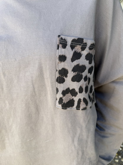 CAMISETA BOLSILLO LEOPARDO