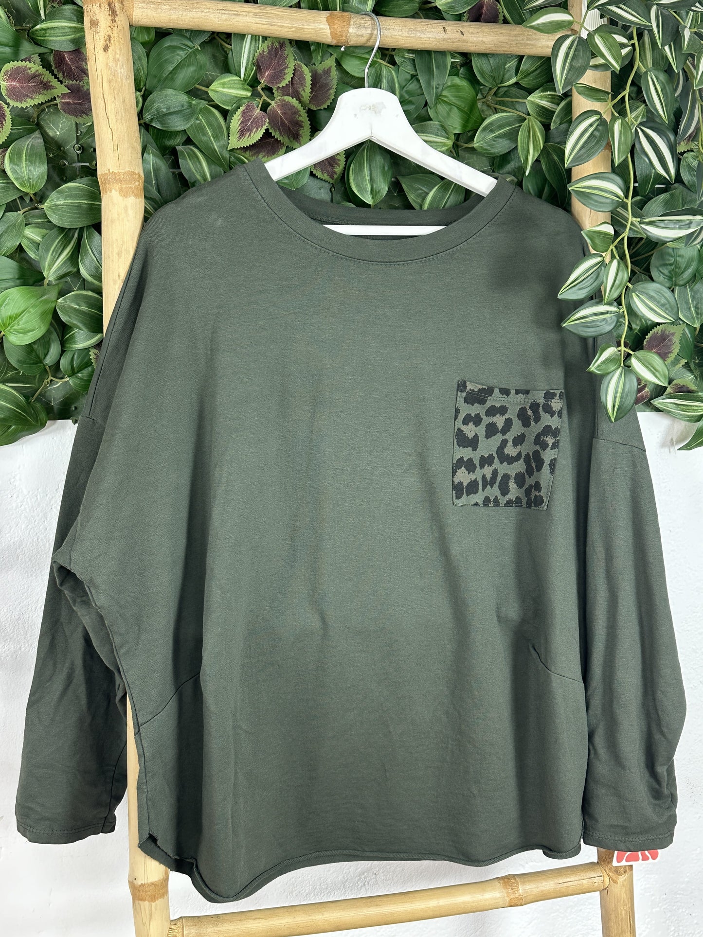 CAMISETA BOLSILLO LEOPARDO