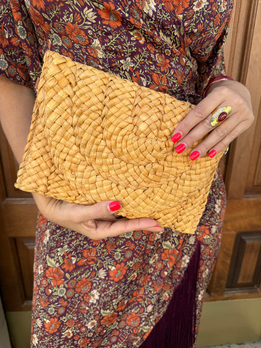 CARTERA DE MANO CALETA