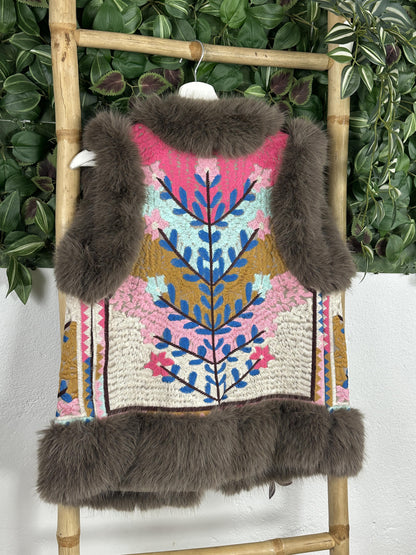 CHALECO BORDADO PASTEL