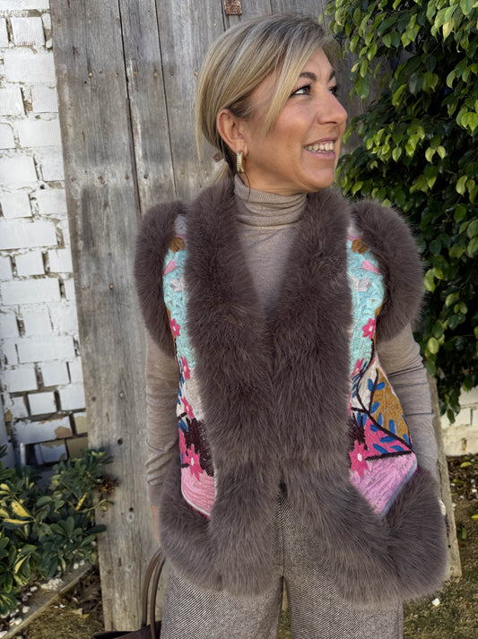 CHALECO BORDADO PASTEL