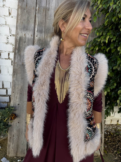 CHALECO PELO BORDADO