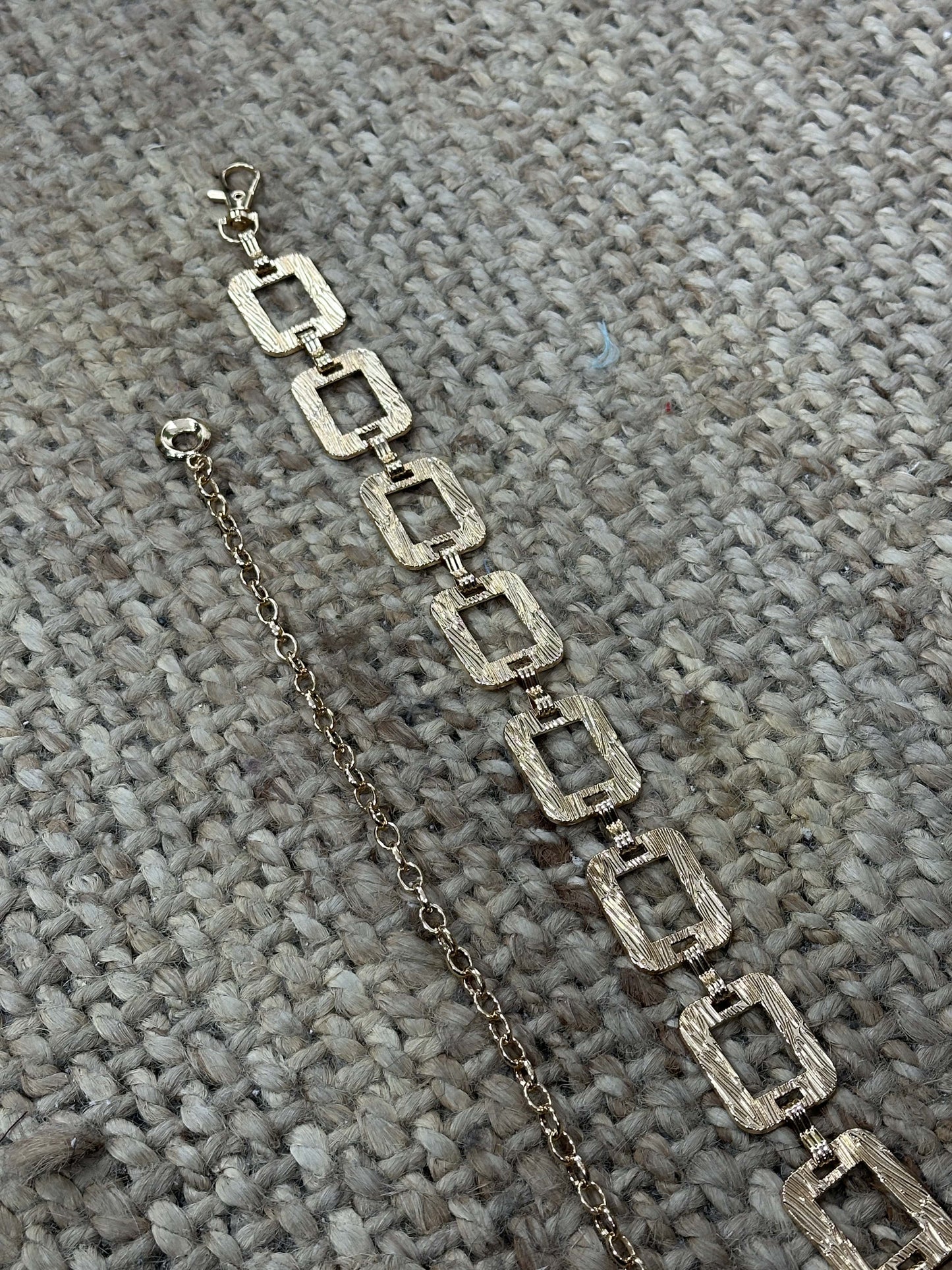 CINTURÓN METALIZADO GEOMÉTRICO