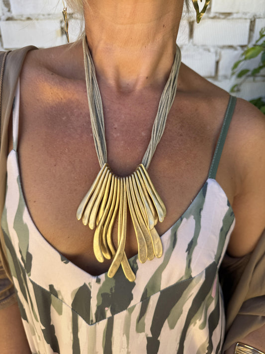 COLLAR COLA RATÓN PÉTALOS