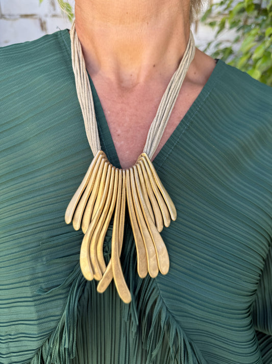 COLLAR COLA RATÓN PÉTALOS
