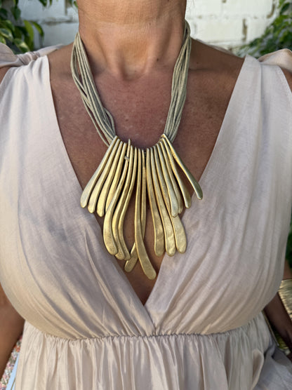 COLLAR COLA RATÓN PÉTALOS