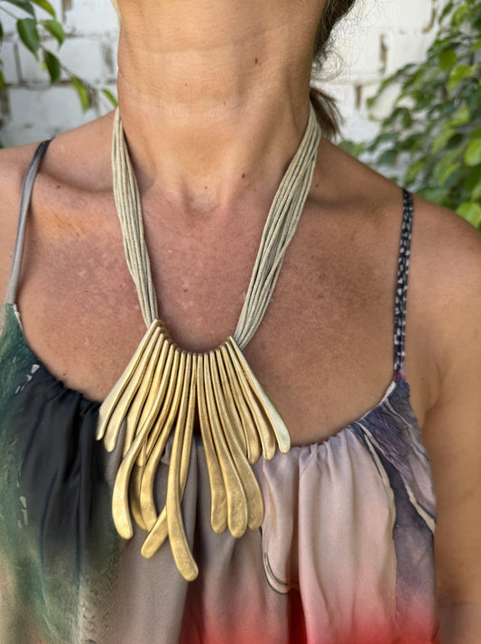 COLLAR COLA RATÓN PÉTALOS