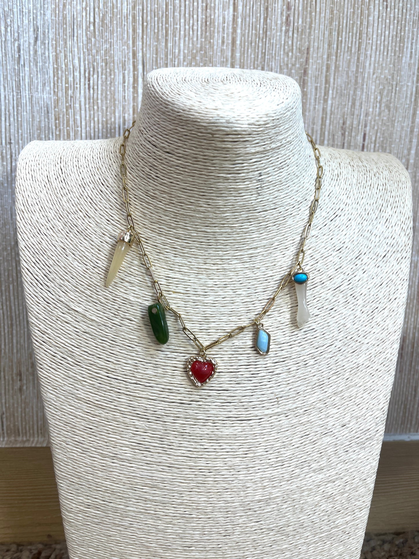 COLLAR CORAZÓN CASTOR