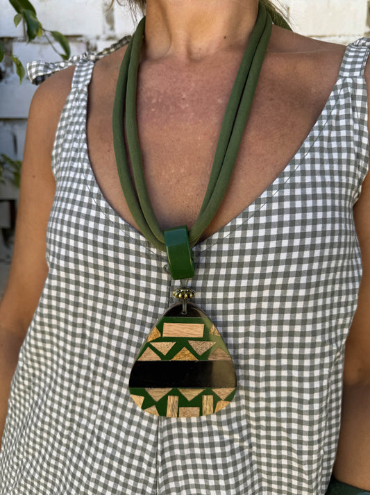 COLLAR ÉTNICO REGULABLE
