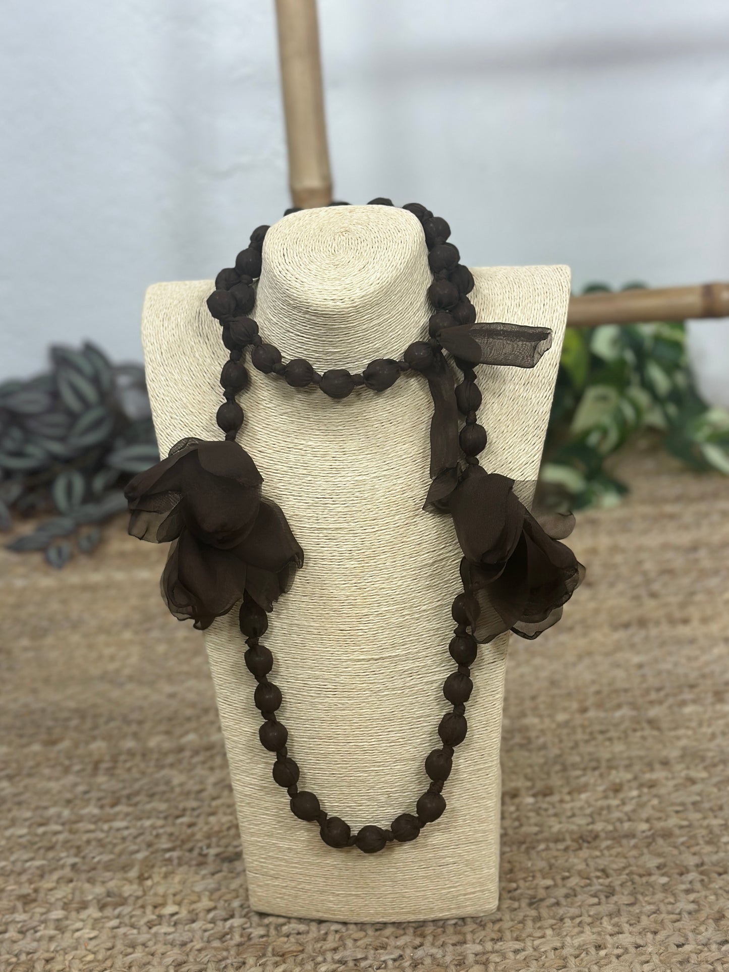 COLLAR LARGO BOLAS FLOR