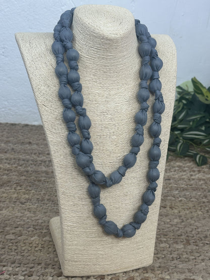 COLLAR LARGO BOLAS TELA