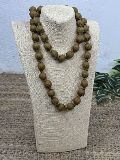 COLLAR LARGO BOLAS TELA TRANSPARENCIA