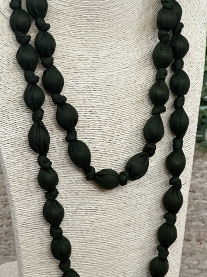 COLLAR LARGO BOLAS TELA