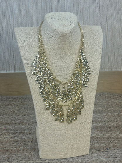 COLLAR PÉTALOS RELIEVE