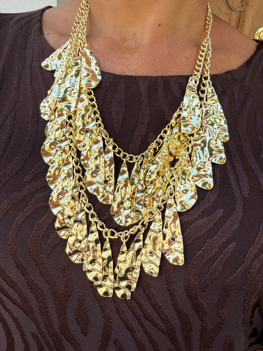 COLLAR PÉTALOS RELIEVE
