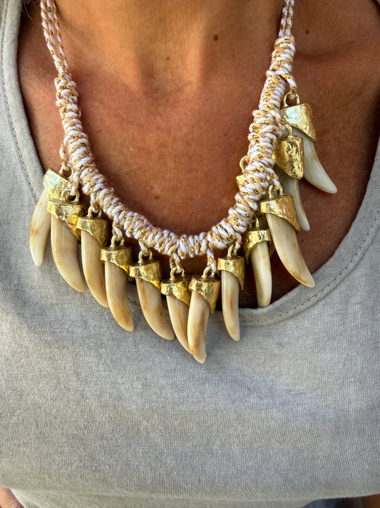 COLLAR COLMILLOS